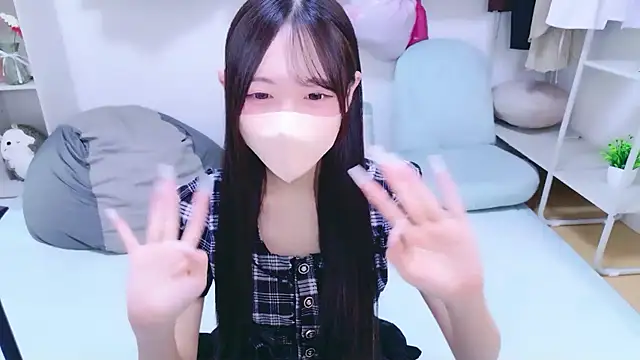 Snapshot of Suzu_ch_xx chatting on June 11, 2:15 pm Suzu ch xx online show from June 11, 2:15 pm