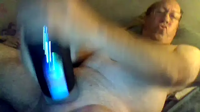 Snapshot of hornyrich69 chatting on May 5, 3:58 am hornyrich69 online show from May 5, 3:58 am