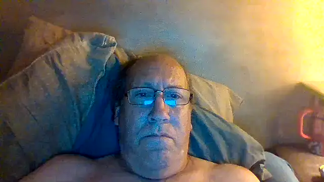 Snapshot of hornyrich69 chatting on May 12, 5:15 am hornyrich69 online show from May 12, 5:15 am