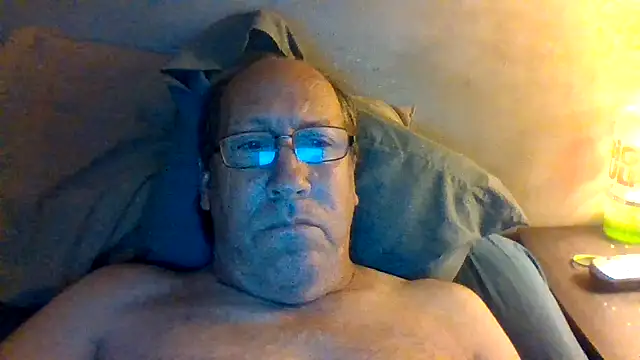Snapshot of hornyrich69 chatting on May 13, 6:33 am hornyrich69 online show from May 13, 6:33 am