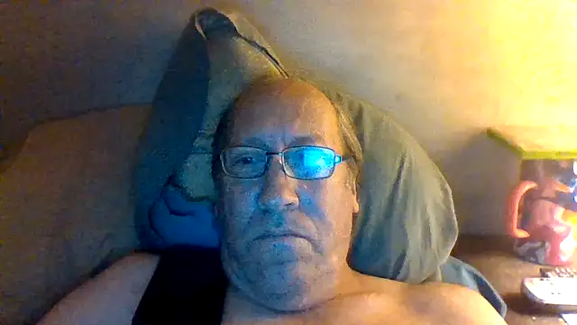 Snapshot of hornyrich69 chatting on June 4, 5:24 am hornyrich69 online show from June 4, 5:24 am