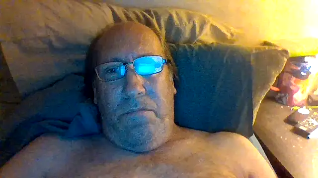 Snapshot of hornyrich69 chatting on June 12, 5:17 am hornyrich69 online show from June 12, 5:17 am