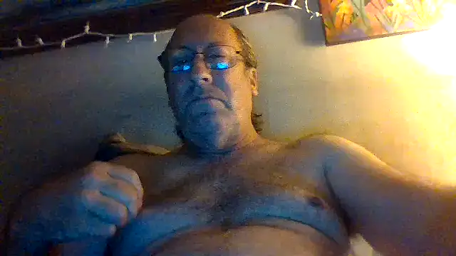 Snapshot of hornyrich69 chatting on July 25, 7:17 am hornyrich69 online show from July 25, 7:17 am