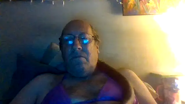 Snapshot of hornyrich69 chatting on July 29, 6:22 am hornyrich69 online show from July 29, 6:22 am