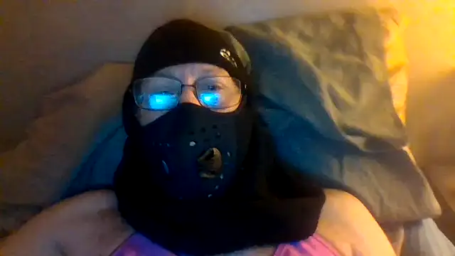 Snapshot of hornyrich69 chatting on August 2, 4:22 am hornyrich69 online show from August 2, 4:22 am
