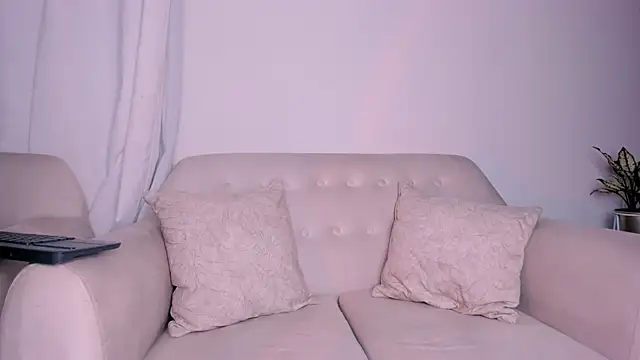 Snapshot of DannaHyde chatting on January 17, 9:17 pm DannaHyde online show from January 17, 9:17 pm