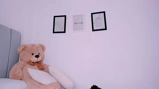 Snapshot of DannaHyde chatting on January 28, 11:39 pm DannaHyde online show from January 28, 11:39 pm