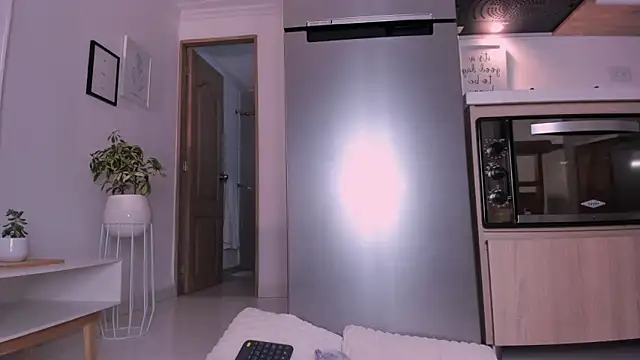 Snapshot of DannaHyde chatting on February 16, 1:58 am DannaHyde online show from February 16, 1:58 am