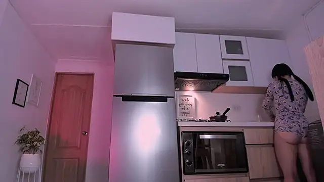 Snapshot of DannaHyde chatting on February 16, 11:37 pm DannaHyde online show from February 16, 11:37 pm