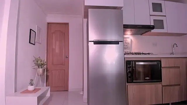 Snapshot of DannaHyde chatting on March 14, 1:27 am DannaHyde online show from March 14, 1:27 am