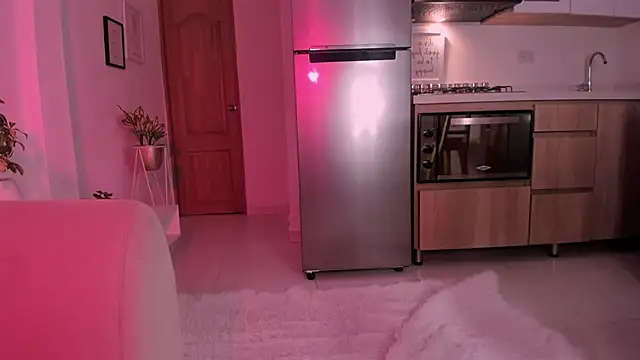 Snapshot of DannaHyde chatting on March 22, 11:42 pm DannaHyde online show from March 22, 11:42 pm