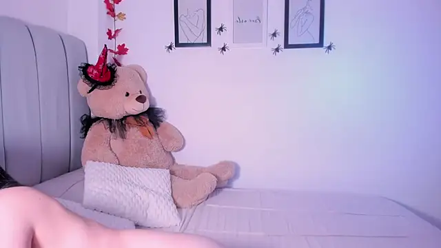 Snapshot of DannaHyde chatting on October 2, 5:20 pm DannaHyde online show from October 2, 5:20 pm