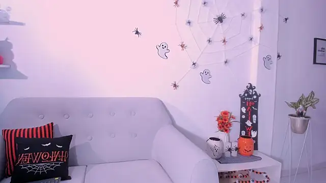 Snapshot of DannaHyde chatting on October 13, 6:08 pm DannaHyde online show from October 13, 6:08 pm