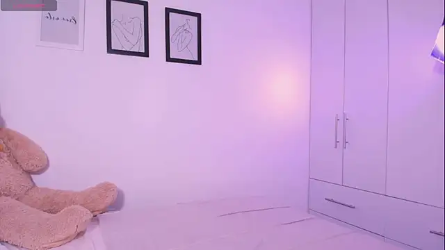 DannaHyde online show from November 7, 9:04 pm