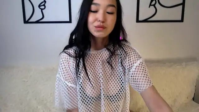 Hitomi Itoo online show from January 23, 1:45 pm