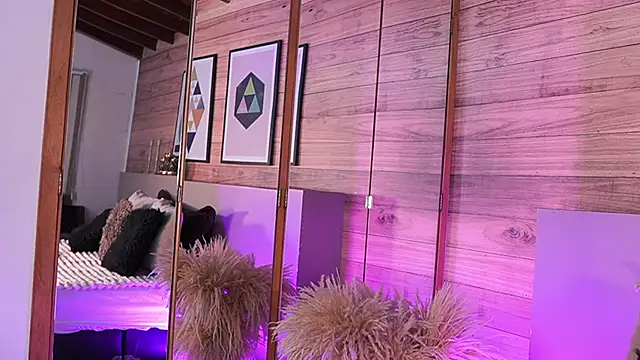 IzzyWild online show from November 19, 11:21 am