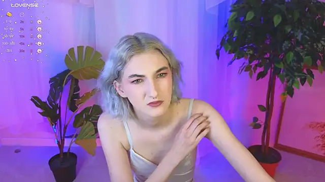 Snapshot of Mia_Cheers chatting on December 14, 5:25 pm Mia Cheers online show from December 14, 5:25 pm