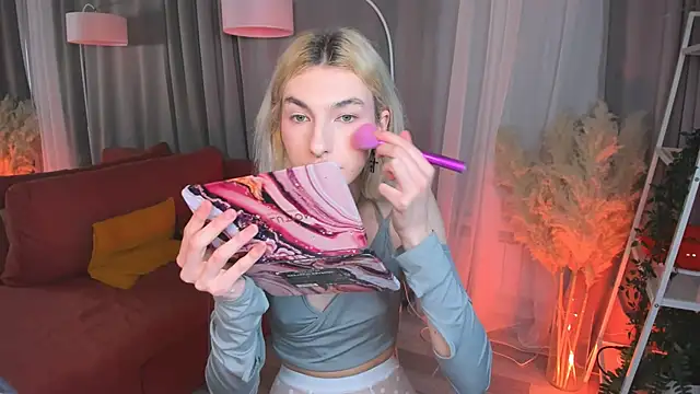 Snapshot of Mia_Cheers chatting on February 8, 2:05 pm Mia Cheers online show from February 8, 2:05 pm