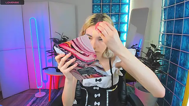 Snapshot of Mia_Cheers chatting on February 14, 1:51 pm Mia Cheers online show from February 14, 1:51 pm