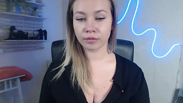 holly xglam online show from December 13, 11:13 am