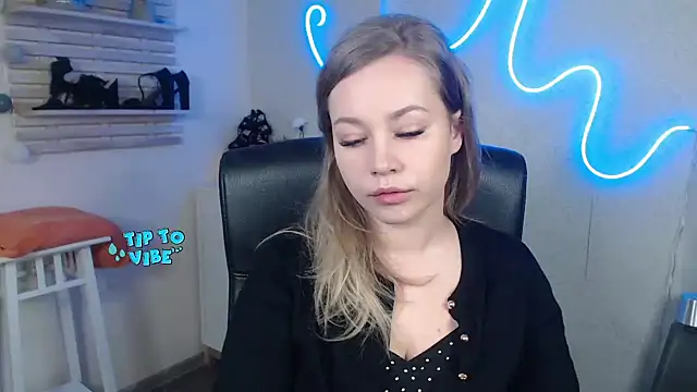 holly xglam online show from December 30, 6:31 am