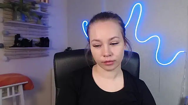 holly xglam online show from December 31, 10:15 am