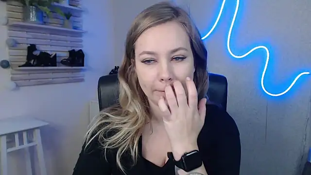 holly xglam online show from January 2, 6:18 am