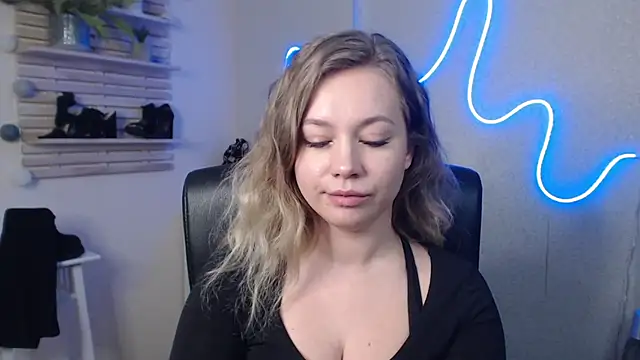 holly xglam online show from January 7, 7:42 am