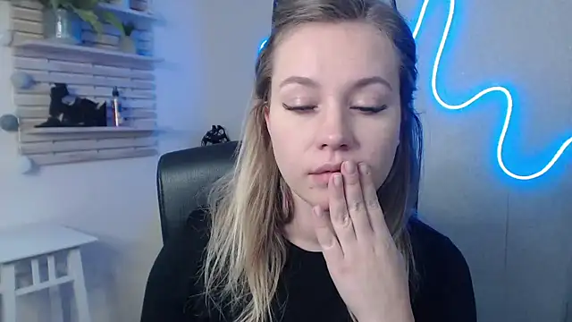 holly xglam online show from January 9, 9:16 am