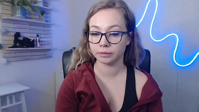 holly xglam online show from January 13, 6:27 am