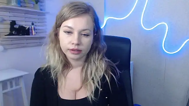 holly xglam online show from January 14, 9:13 am