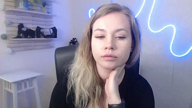 holly xglam online show from January 15, 10:17 am