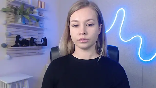 holly xglam online show from January 16, 6:35 am