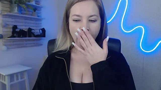 holly xglam online show from January 17, 6:26 am