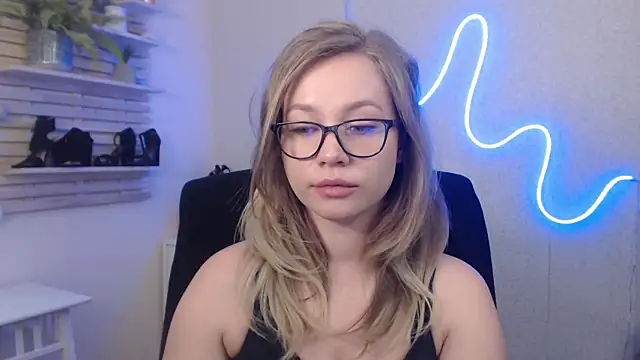 holly xglam online show from January 22, 6:20 am