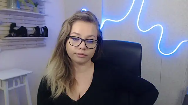 holly xglam online show from January 29, 8:51 am