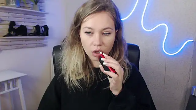 holly xglam online show from January 30, 5:30 am