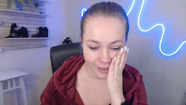 holly xglam online show from January 31, 8:43 am