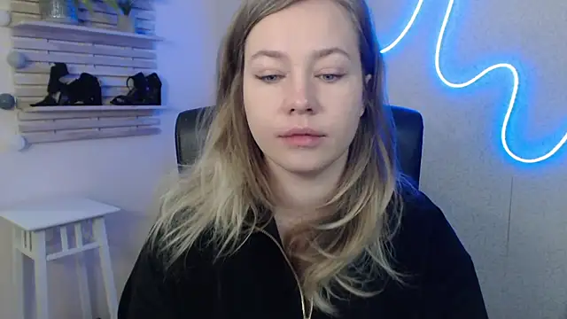 holly xglam online show from February 5, 2:51 am