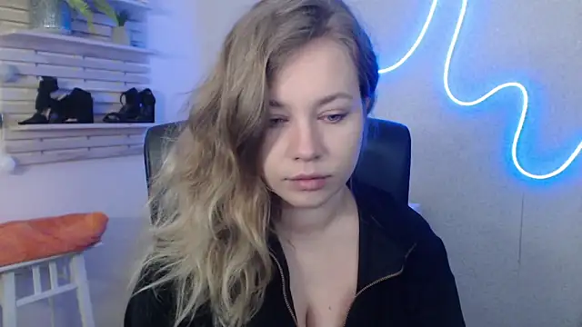 holly xglam online show from February 7, 1:25 am