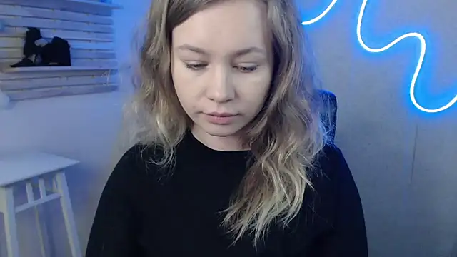 holly xglam online show from February 11, 4:33 am