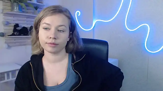 holly xglam online show from February 13, 4:32 am