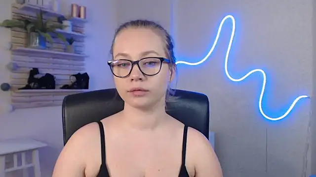 holly xglam online show from March 11, 3:48 am