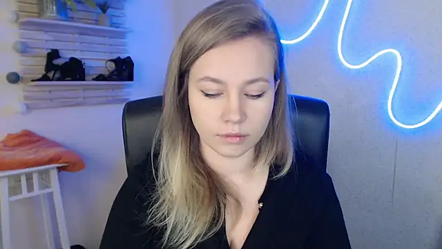 holly xglam online show from March 13, 12:16 am