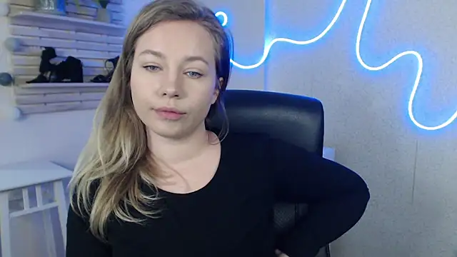 holly xglam online show from March 17, 5:23 am