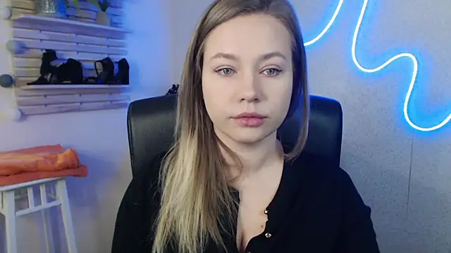 holly xglam online show from March 18, 12:16 am