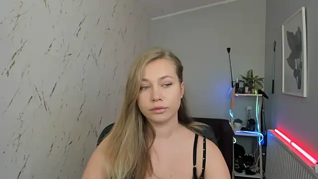 holly xglam online show from September 11, 4:29 pm