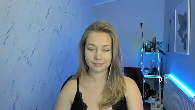 holly xglam online show from September 15, 4:29 pm