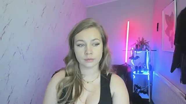 holly xglam online show from November 26, 8:43 pm