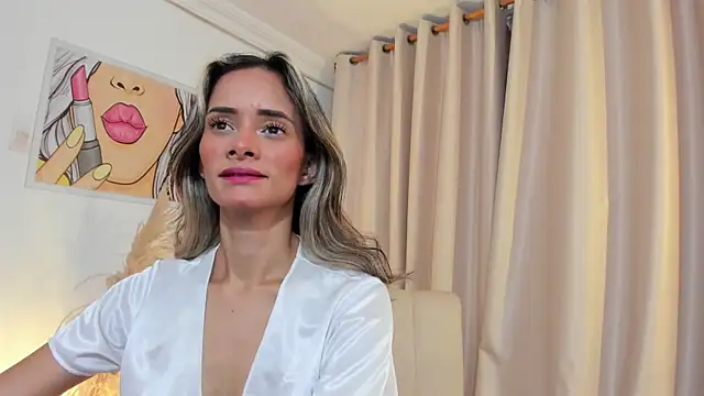 SkiinnyAna online show from April 25, 7:33 pm